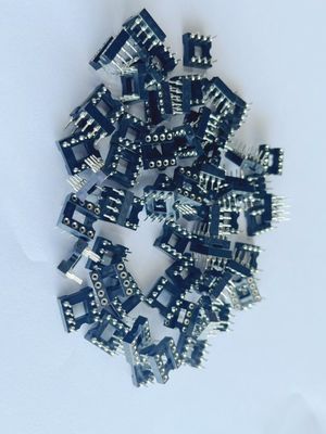 2.54mm 8 Pin IC Socket Connector ماده ی عایق گیری PBT سیاه